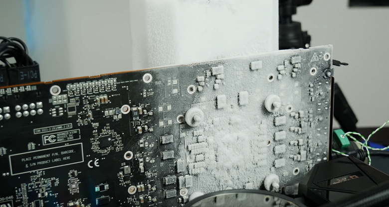 Сухой лёд позволил разогнать видеокарту Radeon VII почти до 2150 МГц по ядру