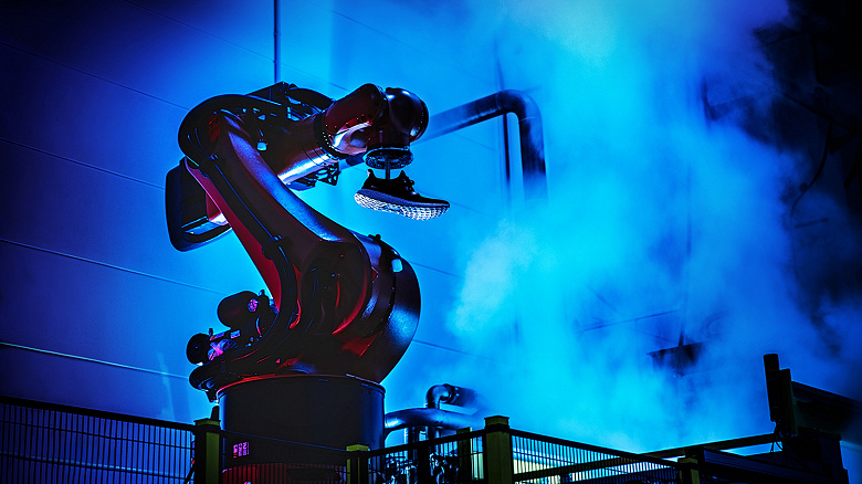 Даже роботы переезжают в Китай. Adidas закрывает свои роботизированные заводы в Европе и США