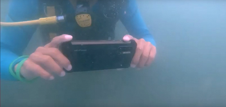 Тест на водонепроницаемость первого в мире неубиваемого смартфона с Helio P90 и 10-кратным зумом