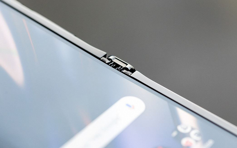 Раскладушка RAZR возвращается. Представлен смартфон Motorola RAZR 2020 с гибким вертикальным экраном
