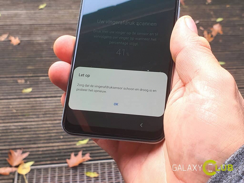 Samsung последним обновлением сломала сканер отпечатков пальцев в своём бестселлере