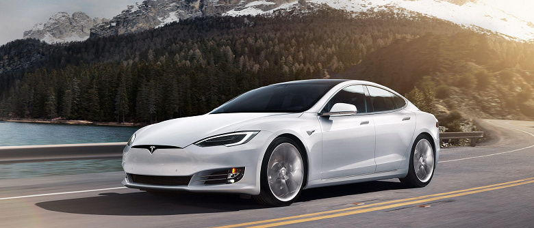 Илон Маск пообещал бесплатно накинуть Tesla Model S 50 л.с.