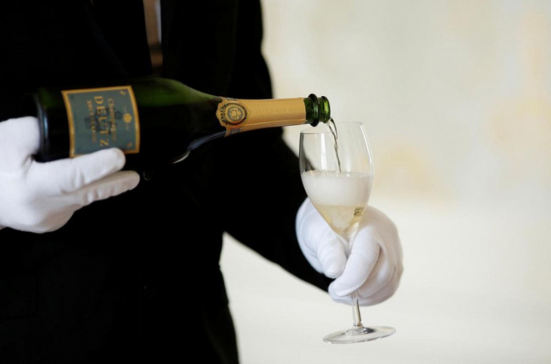 Шампанским не отделаетесь. США угрожает обложить французские товары тарифом 100% 