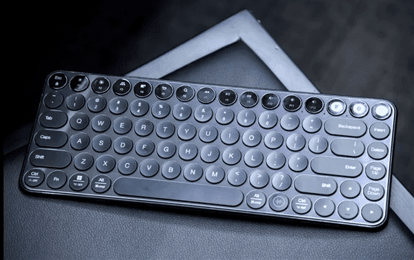 Xiaomi представила умную механическую клавиатуру с голосовым набором