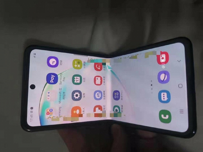 Второй гибкий смартфон Samsung получил нестандартный экран