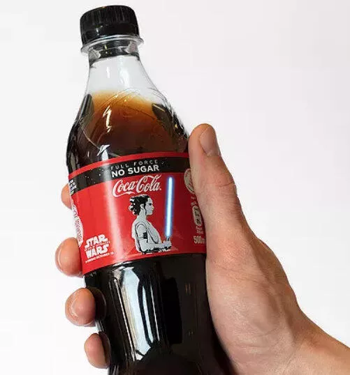 Вышла Coca-Cola с экраном OLED на бутылке