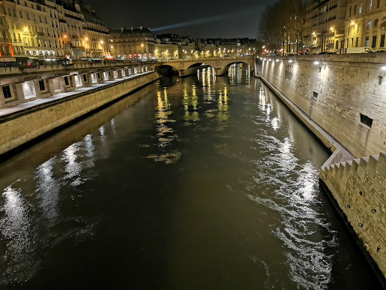 Привет из Парижа. Первые фотографии, сделанные на камеру Huawei P30 Pro