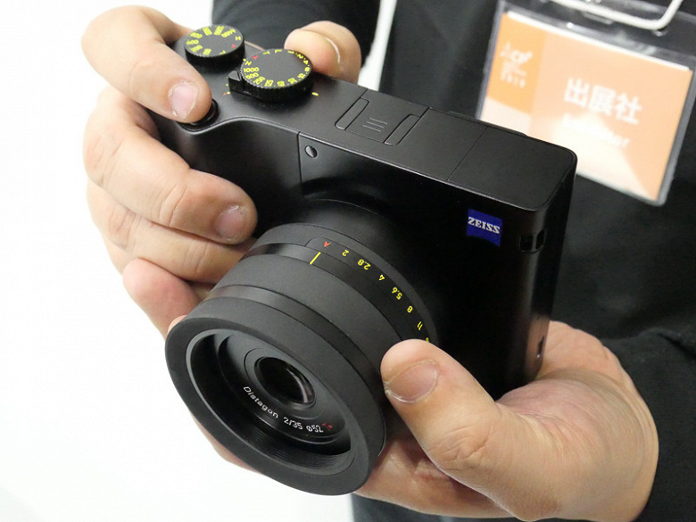 Появились сведения о цене камеры Zeiss ZX1