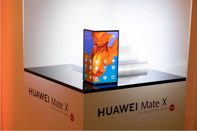 Надёжнее Samsung Galaxy Fold. На производственной линии Huawei Mate X закрутили гайки