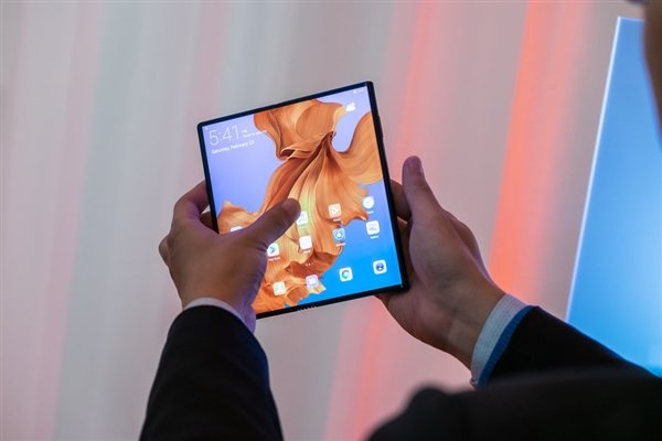 Huawei опровергает слухи о переносе старта продаж складного смартфона Mate X с июня на сентябрь