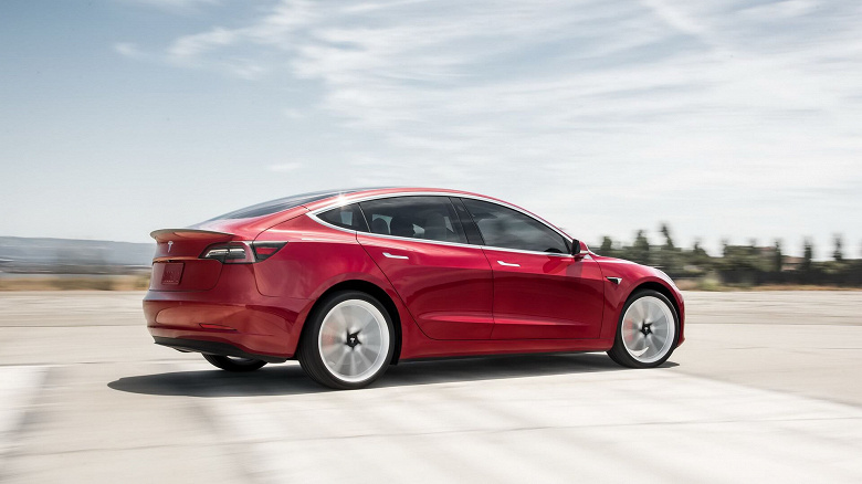 Поставки электромобилей Tesla выросли более чем вдвое