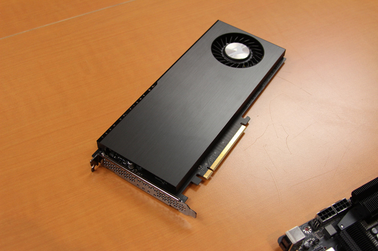 Накопитель со скоростью 20 ГБ/с. Gigabyte представила адаптер для четырёх SSD с интерфейсом PCIe 4.0