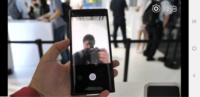 Фото и видео дня: первый в мире смартфон с подэкранной камерой