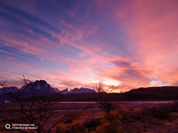 Удивительные пейзажи Чили: смартфон Nubia Z20, на который засняли солнечное затмение, показал свои фотовозможности