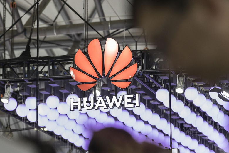 Вопреки санкциям. Председатель Huawei заявил, что выручка компании по итогам первого полугодия выросла