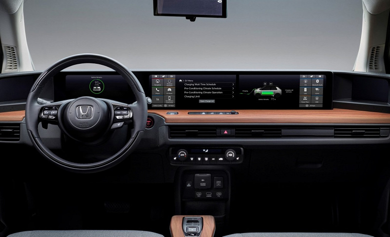 Видео дня: пять экранов бортовой системы электромобиля Honda e