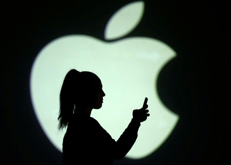 Apple приостанавливает прослушивание запросов к Siri
