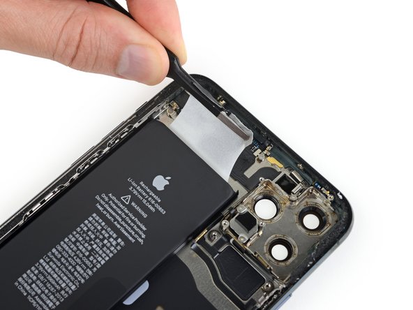 Секреты iPhone 11 Pro Max: при разборке смартфона обнаружилась загадочная плата под аккумулятором