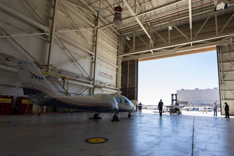 В исследовательский центр NASA доставлен первый полностью электрический экспериментальный самолет