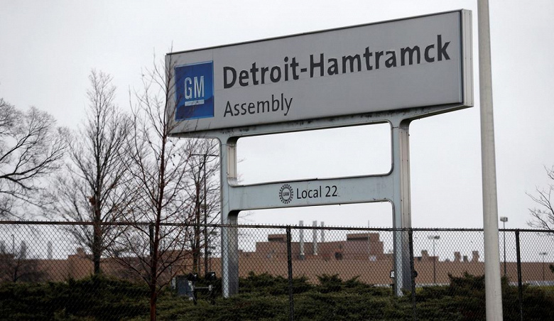 GM инвестирует 2,2 млрд долларов в детройтский завод, который будет выпускать электрические пикапы и внедорожники