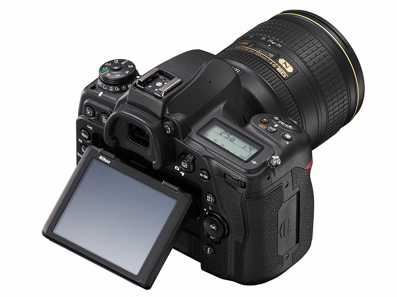 Представлена первая зеркальная камера Nikon с гибридным автофокусом