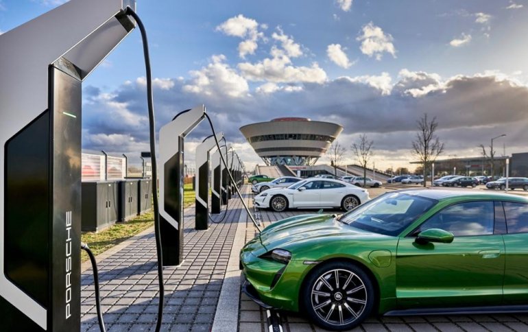Porsche открывает самый мощный в Европе «парк зарядки электромобилей»
