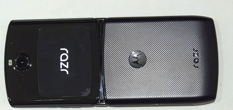Два аккумулятора и неприкреплённый дисплей: что показала разборка раскладушки Motorola Razr