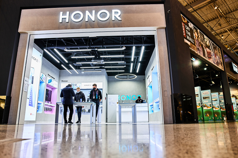 Бренд Honor запускает сеть монобрендовых магазинов Honor по всей России