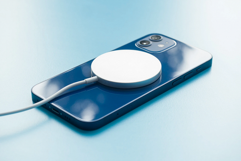 Ещё парочка неприятных сюрпризов от Apple. Беспроводная зарядка iPhone 12 mini окажется ещё медленнее