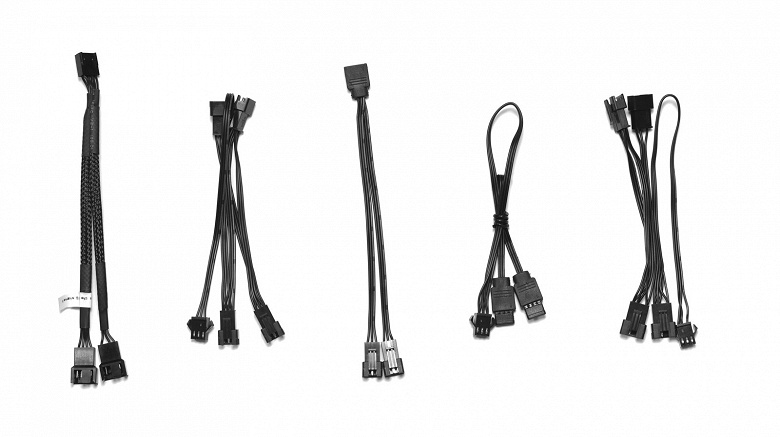 Представлены вентиляторы Lian Li ST120 и комплект кабелей