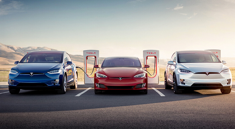 Tesla предлагает год бесплатной зарядки Supercharging для своих электромобилей в США