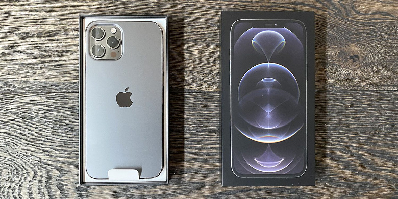 Apple признала раздражающую проблему iPhone 12 с беспроводной зарядкой