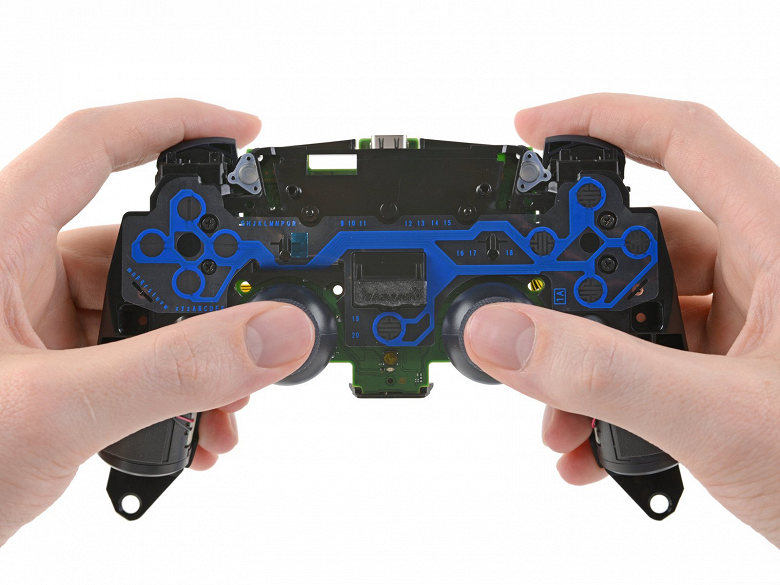 Игровую приставку Sony PlayStation 5 и DualSense разобрали по винтику