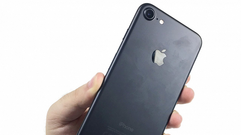 Apple продолжает платить за замедление iPhone