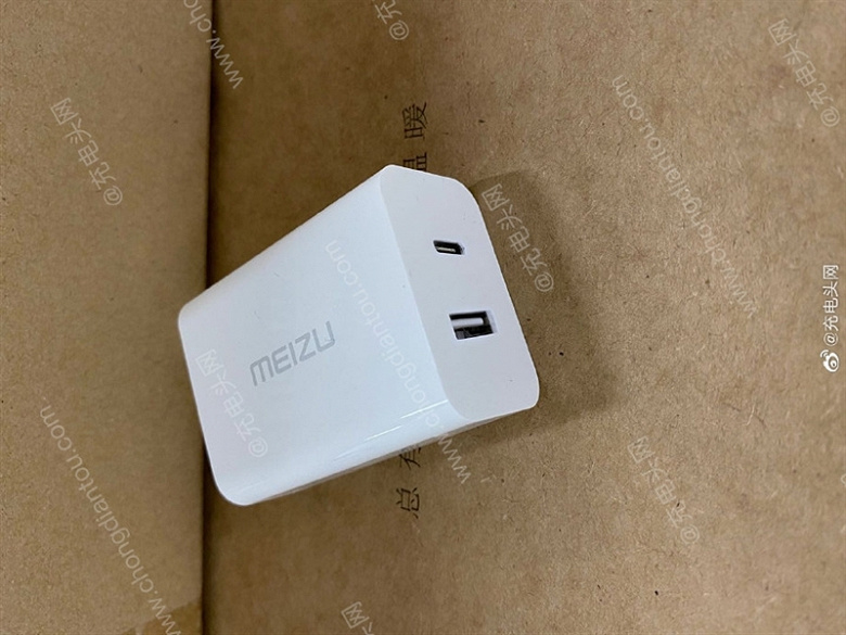 Так выглядит 65-ваттное зарядное устройство Meizu с нитридом галлия. Фото адаптера для Meizu 17