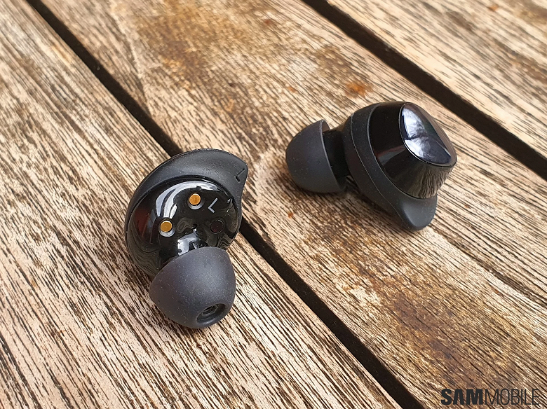 Samsung обновила полностью беспроводные наушники Galaxy Buds+