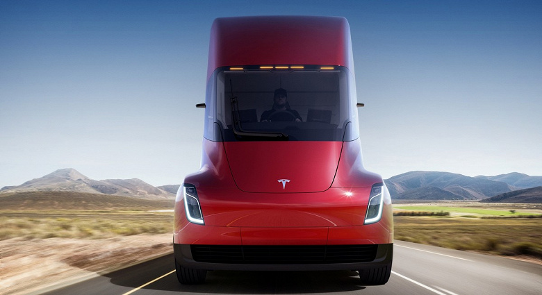 Tesla снова не успевает. Поставки грузовиков Semi перенесены на 2021 год