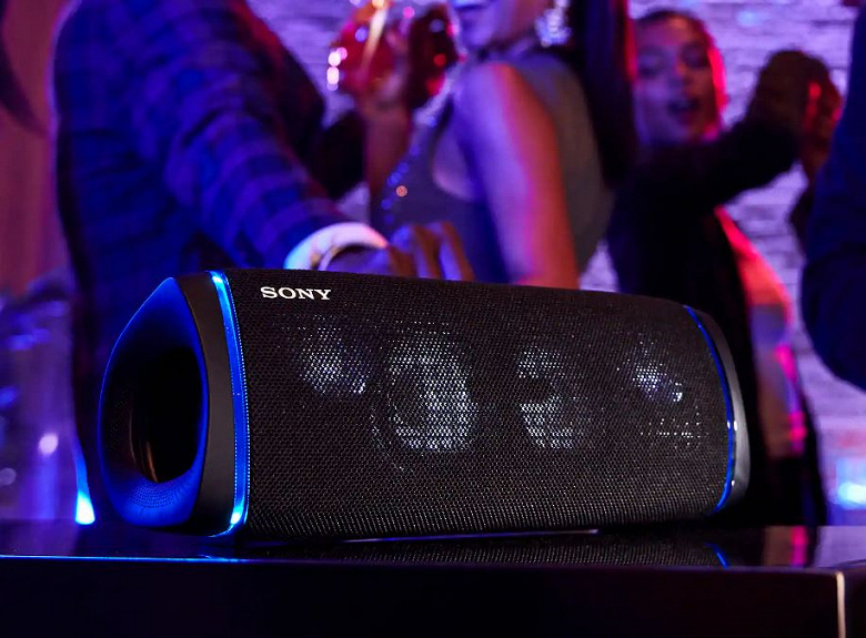 В портативной колонке Sony Extra Bass SRS-XB43 установлено четыре громкоговорителя и два пассивных излучателя