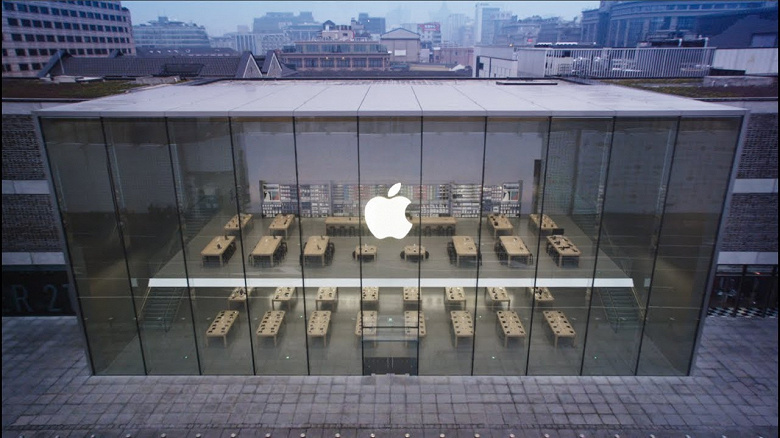 Стоило в Китае открыться фирменным магазинам Apple, как люди бросились покупать iPhone. Продажи в апреле ощутимо выросли