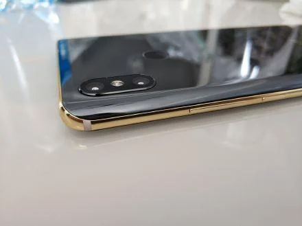 Уникальные смартфоны Xiaomi продают за ошеломительные деньги