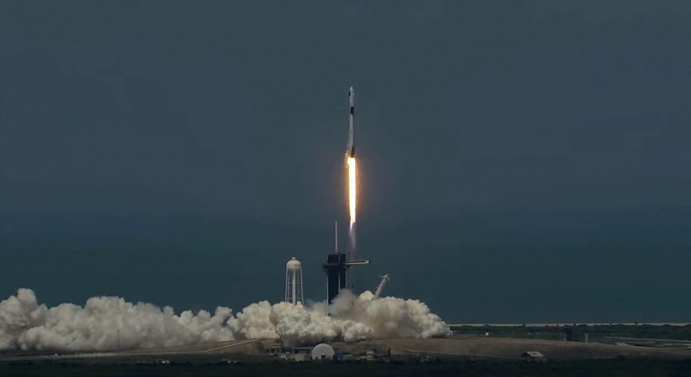 SpaceX сделала это. Состоялся первый пилотируемый запуск космического корабля Crew Dragon