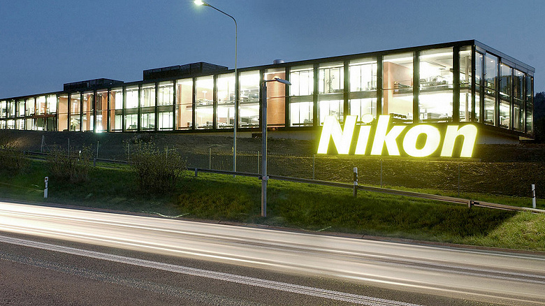 За год Nikon удалось продать 1,62 млн камер со сменными объективами и 2,65 млн объективов