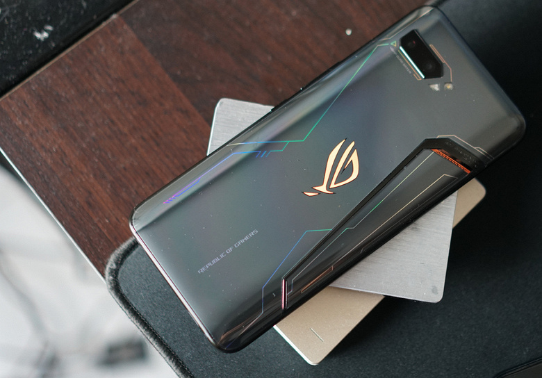 Возможно, самый мощный смартфон на Snapdragon 865 засветился с огромным аккумулятором. Asus ROG Phone 3 будет похож на текущее поколение