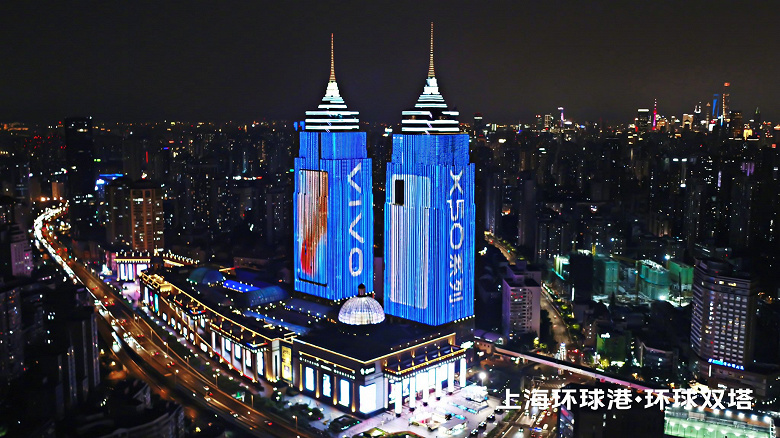 Смартфон Vivo X50 рекламируют на мостах и небоскрёбах