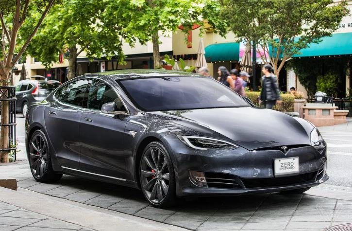 Tesla Model S — первый в мире электромобиль с запасом хода свыше 400 миль по методике EPA