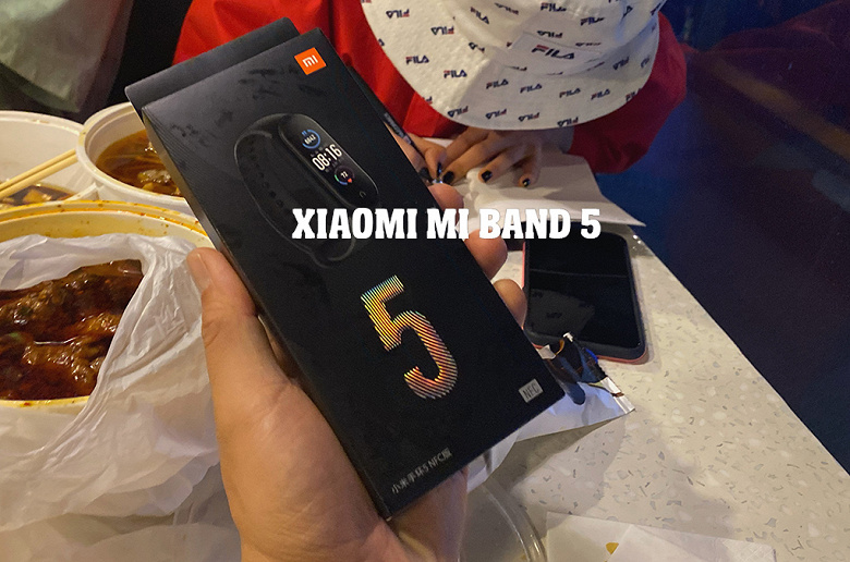 Xiaomi Mi Band 5 в упаковке перед сегодняшним анонсом