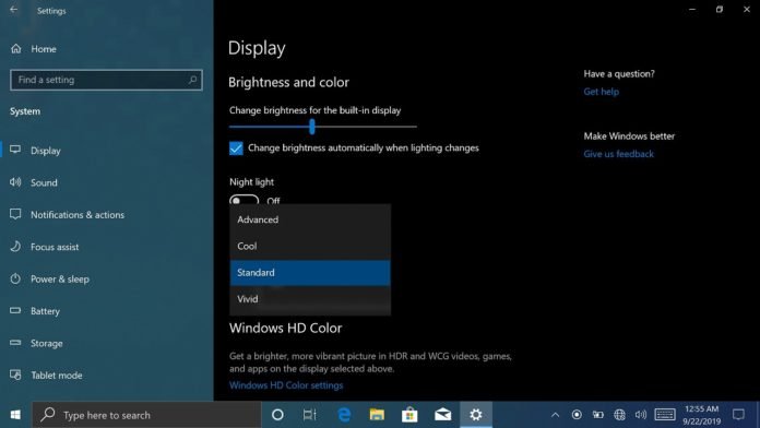 Проблемы новой версии Windows 10 продолжаются. Странные зелёные и синие волнистые линии портят изображение