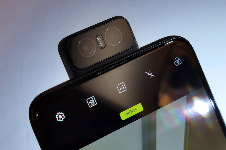 Asus ZenFone 7 с экраном без вырезов и поворотной камерой ожидается уже в августе
