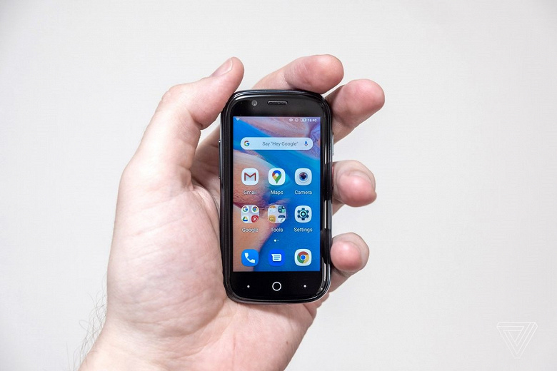 Android 10, 16 Мп, MediaTek Helio P60 и экран диагональю… всего 3 дюйма. Представлен самый маленький смартфон на Android 10