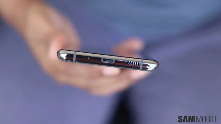 Флагманы Samsung устроили голодовку. Galaxy S20, S20+ и S20 Ultra отказываются заряжаться